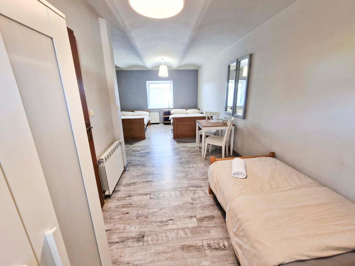 Zielona Przystan Hotel Manasterz Bagian luar foto
